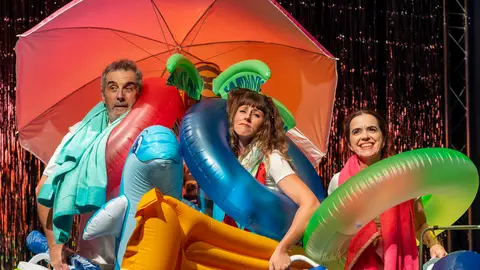 De la irrupción del bikini en los 60 hasta la masificación actual, el viaje de la comedia documental "Postals" De la irrupción del bikini en los 60 hasta la masificación actual, el viaje de la comedia documental "Postals"