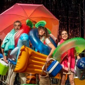 De la irrupción del bikini en los 60 hasta la masificación actual, el viaje de la comedia documental "Postals" 