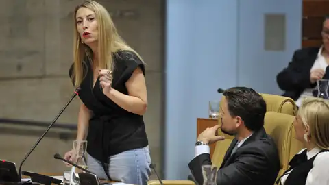 La presidenta de la Junta de Extremadura, María Guardiola, en el pleno de la Asamblea La presidenta de la Junta de Extremadura, María Guardiola, en el pleno de la Asamblea