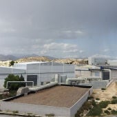 Instalaciones de la planta de basuras de la sierra del Cremats de Elche. 