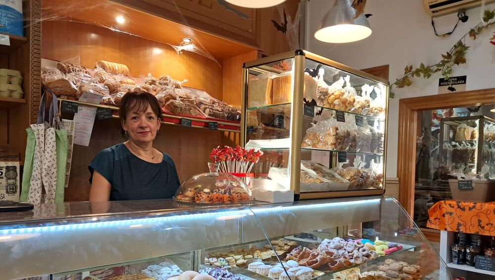 Mari Carmen, propietaria del Forn Rial. 