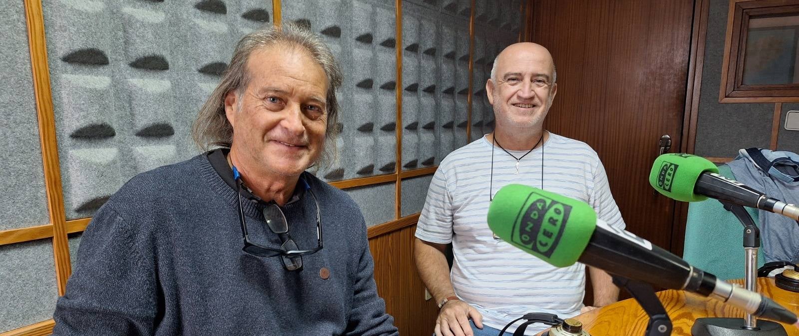 Javier Serapio: “Escribo por amor a Ibiza y al mar; si no lo hiciera, me haría daño por dentro” Javier Serapio: “Escribo por amor a Ibiza y al mar; si no lo hiciera, me haría daño por dentro”