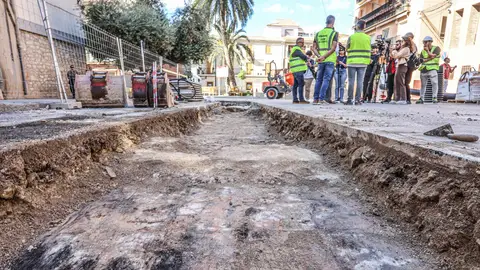Obras de reurbanización junto a la iglesia de Santa Ana de Elda. Obras de reurbanización junto a la iglesia de Santa Ana de Elda.