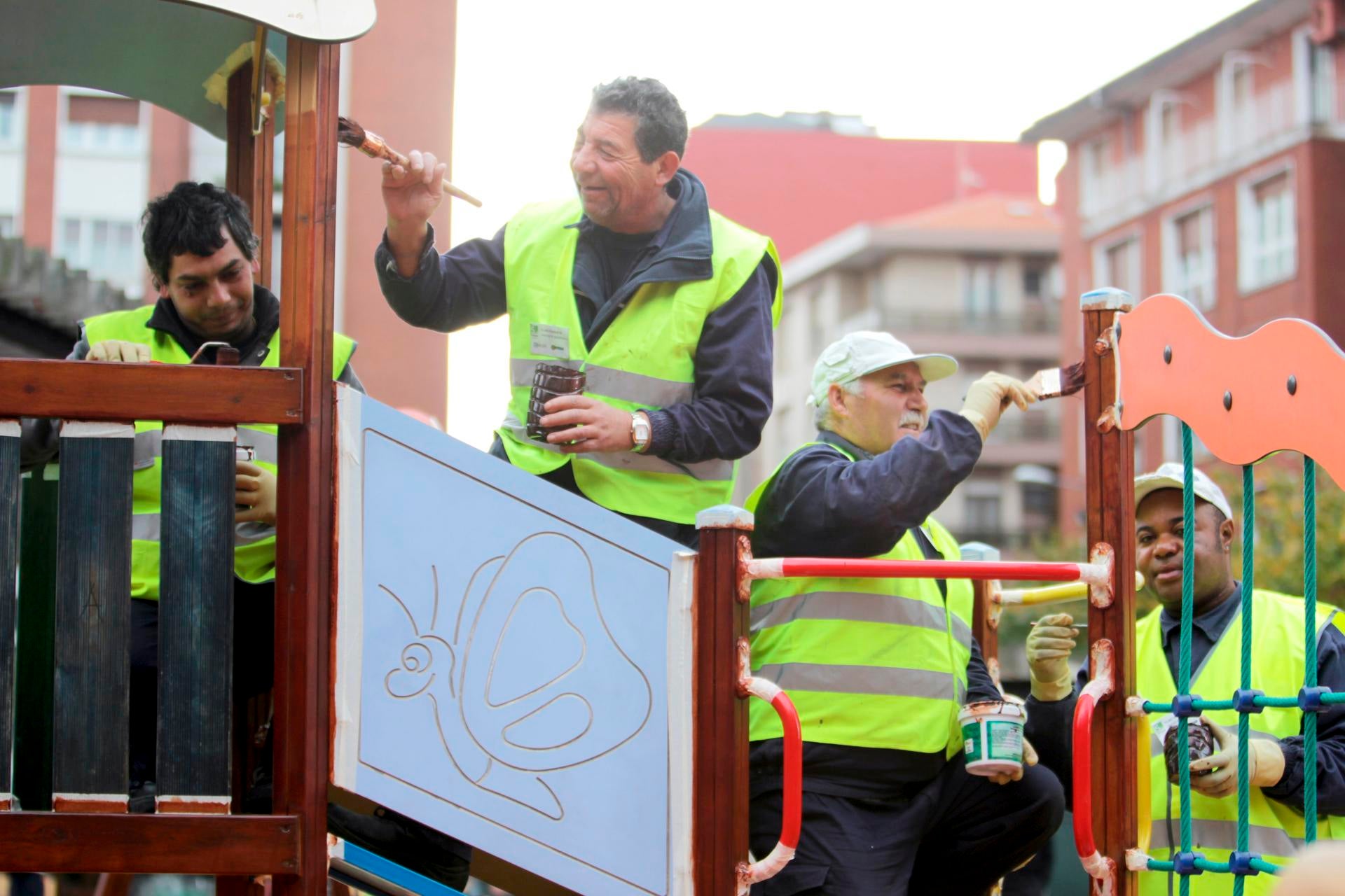 España suma 118.400 ocupados en verano hasta marcar nuevo récord, aunque el paro repunta hasta el 10,45% España suma 118.400 ocupados en verano hasta marcar nuevo récord, aunque el paro repunta hasta el 10,45%