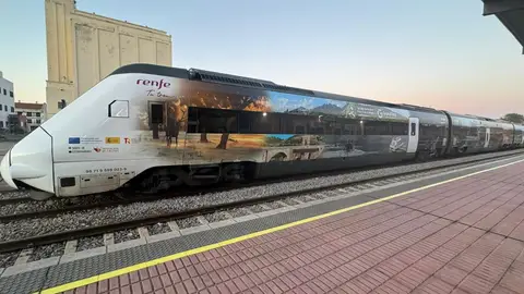 El yacimiento de Cáparra y el pueblo abandonado de Granadilla inauguran la temporada otoñal de los Trenes Turísticos - El yacimiento de Cáparra y el pueblo abandonado de Granadilla inauguran la temporada otoñal de los Trenes Turísticos -