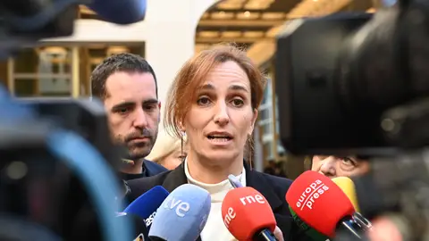 La ministra de Sanidad, Mónica García, atiende a los medios de comunicación al término de la sesión plenaria del Consejo Interterritorial del Sistema Nacional de Salud (CISNS), en la sede de la Diputación General de Aragón, el 24 de octubre de 2025 en Zaragoza, Aragón, España. La ministra de Sanidad, Mónica García, atiende a los medios de comunicación al término de la sesión plenaria del Consejo Interterritorial del Sistema Nacional de Salud (CISNS), en la sede de la Diputación General de Aragón, el 24 de octubre de 2025 en Zaragoza, Aragón, España.