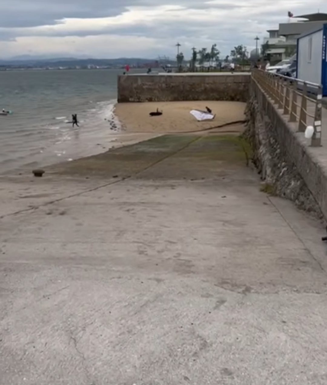 Un grupo de deportistas pelean por el acceso a la rampa de La Fenómeno Un grupo de deportistas pelean por el acceso a la rampa de La Fenómeno