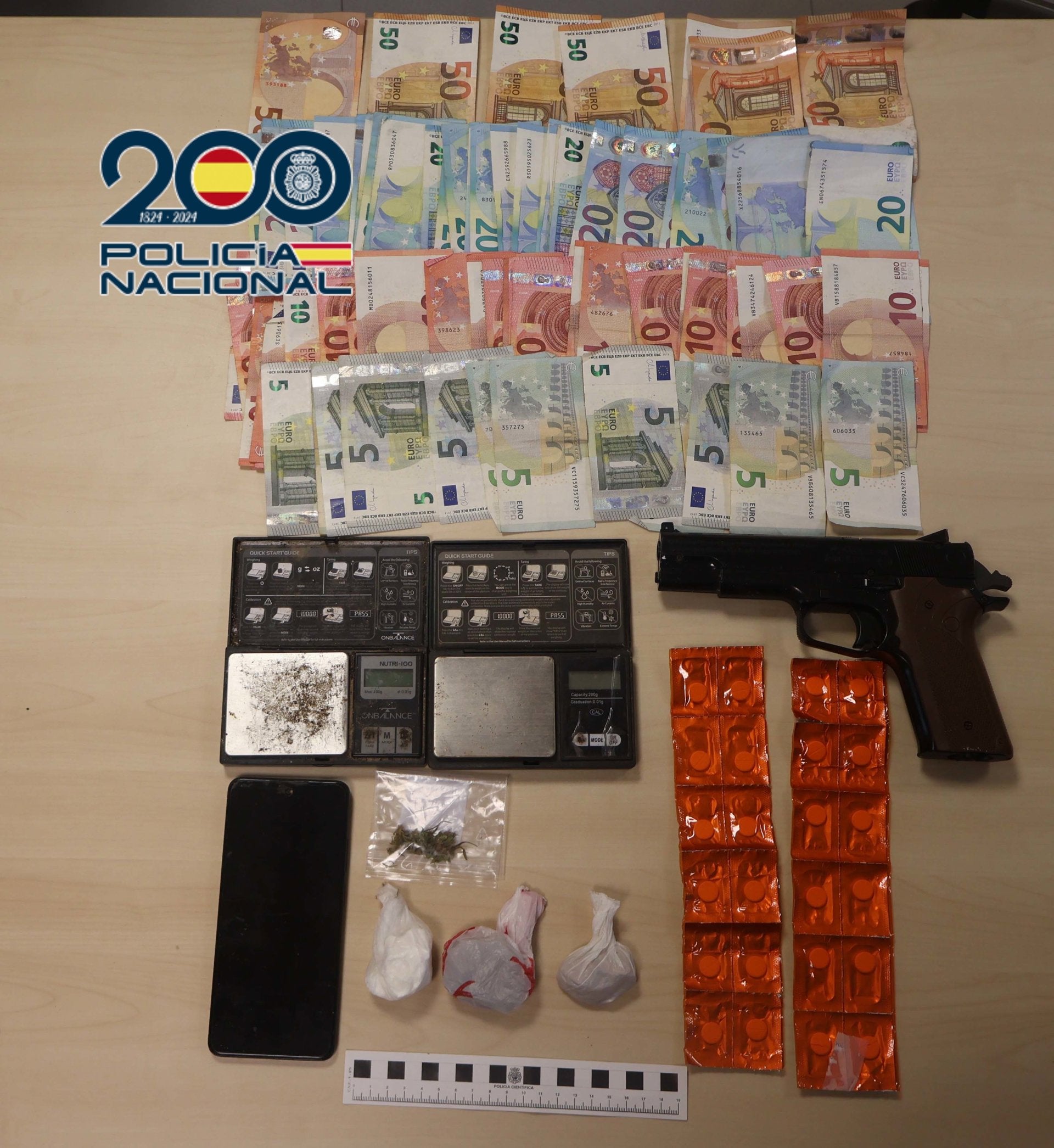 Detenida una persona en la desarticulación de un punto de venta de drogas en Santiago Detenida una persona en la desarticulación de un punto de venta de drogas en Santiago