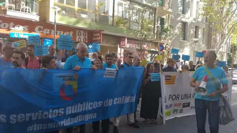 Más de un centenar de personas concentradas en la última manifestación de "Insularidad Digna" Más de un centenar de personas concentradas en la última manifestación de "Insularidad Digna"