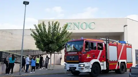 Un camión de bomberos frente a la residencia de Carrión Un camión de bomberos frente a la residencia de Carrión