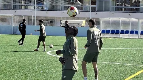 El jugador camerunés, en un entrenamiento El jugador camerunés, en un entrenamiento