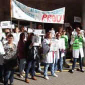 Les infermeres dels CAP protesten per la "sobrecàrrega assistencial" Les infermeres dels CAP protesten per la "sobrecàrrega assistencial"