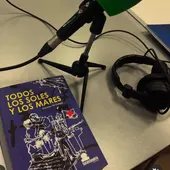 'Todos los Soles y los Mares' relata las historias de ayuda humanitaria en territorio bélico español. 'Todos los Soles y los Mares' relata las historias de ayuda humanitaria en territorio bélico español.