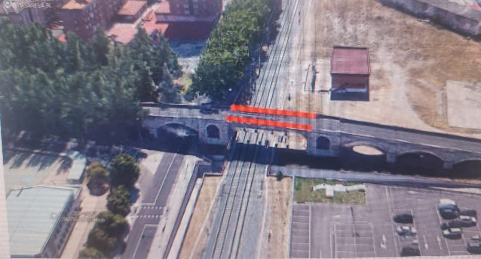 "Pasarelas superiores sin paso: ADIF levantará nuevos muros a la movilidad" "Pasarelas superiores sin paso: ADIF levantará nuevos muros a la movilidad"