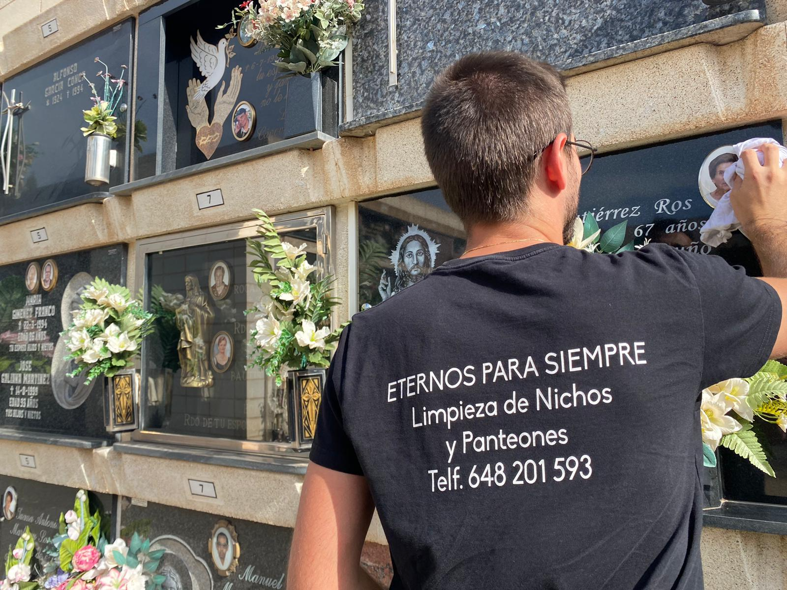 Eternos Para Siempre, especialistas en la limpieza de lápidas, panteones y sepulturas Eternos Para Siempre, especialistas en la limpieza de lápidas, panteones y sepulturas