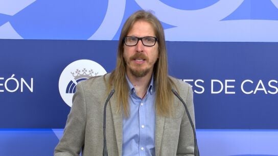 El coportavoz de Podemos y procurador en las Cortes de Castilla y Le&oacute;n, Pablo Fern&aacute;ndez, en rueda de prensa