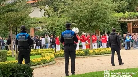 Cuatro hombres investigados en Pamplona por una presunta agresión sexual a una joven en la carpa universitaria Cuatro hombres investigados en Pamplona por una presunta agresión sexual a una joven en la carpa universitaria