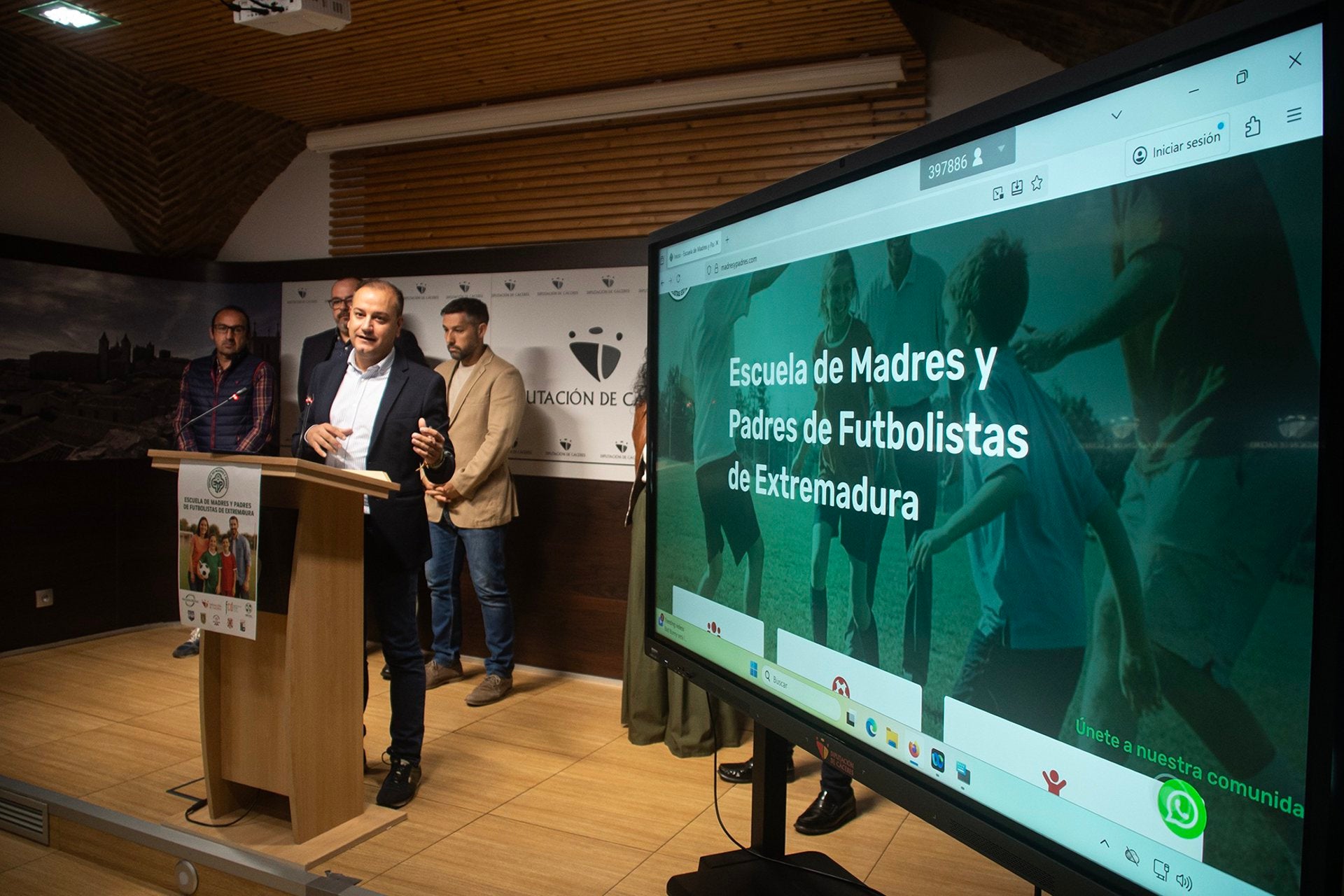 Nace la Escuela de Madres y Padres de Futbolistas de Extremadura para promover valores y educación en el deporte base Nace la Escuela de Madres y Padres de Futbolistas de Extremadura para promover valores y educación en el deporte base