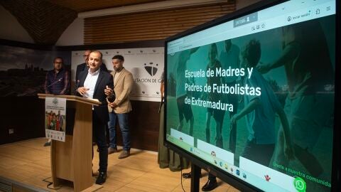 Nace la Escuela de Madres y Padres de Futbolistas de Extremadura para promover valores y educaci&oacute;n en el deporte base
