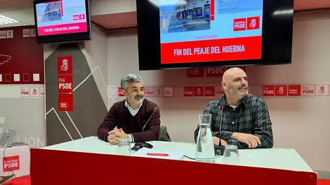 Alejandro Calvo y Monchu García informan a la militancia del Psoe de Gijón Alejandro Calvo y Monchu García informan a la militancia del Psoe de Gijón