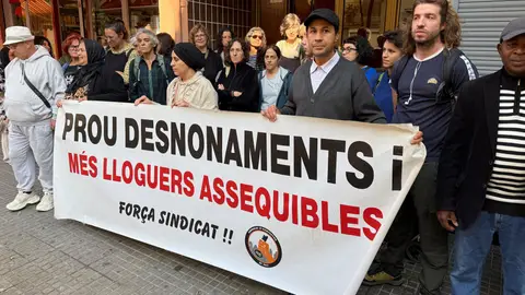 Una protesta veïnal per evitar el desnonament d'una família a Salt, Girona. Una protesta veïnal per evitar el desnonament d'una família a Salt, Girona.