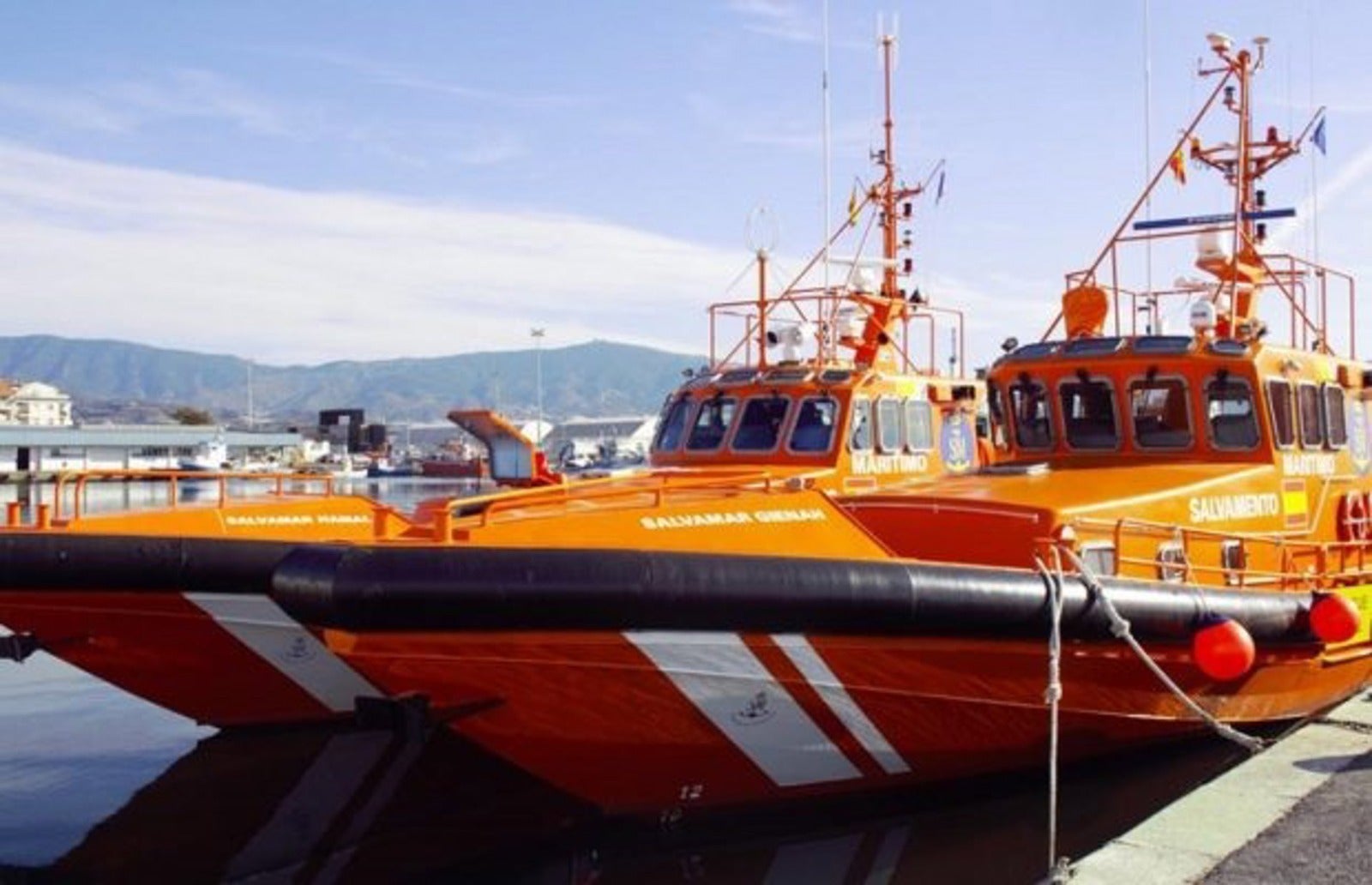 Salvamento Marítimo rescata a 23 migrantes a 25 km de la costa de Granada Salvamento Marítimo rescata a 23 migrantes a 25 km de la costa de Granada