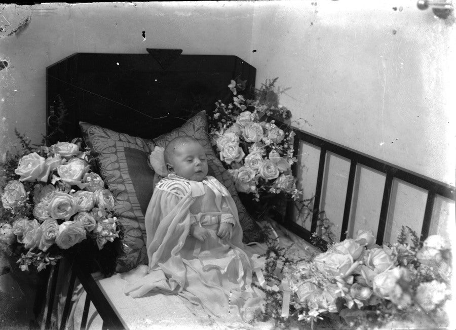 Post mortem: el Archivo General de Murcia abre una ventana íntima al duelo con una galería sobre fotografía funeraria Post mortem: el Archivo General de Murcia abre una ventana íntima al duelo con una galería sobre fotografía funeraria