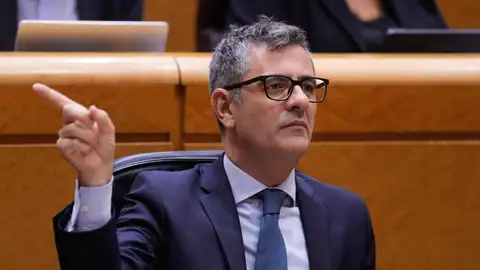 El ministro de Presidencia, Félix Bolaños, durante la sesión de control al Gobierno celebrada por el pleno del Senado este martes. El ministro de Presidencia, Félix Bolaños, durante la sesión de control al Gobierno celebrada por el pleno del Senado este martes.