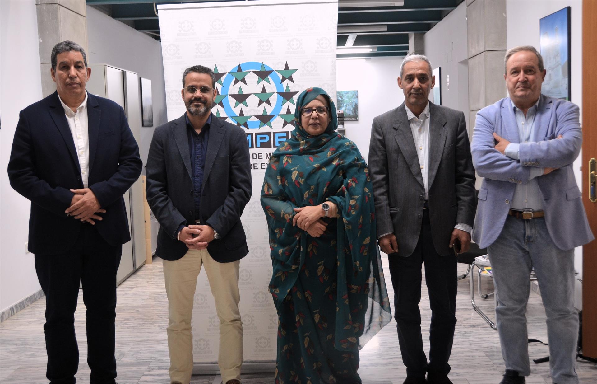 Representantes del pueblo saharaui piden la colaboración de municipios extremeños para atajar la "crisis humanitaria" Representantes del pueblo saharaui piden la colaboración de municipios extremeños para atajar la "crisis humanitaria"