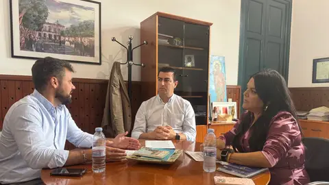 El alcalde de Níjar, José Francisco Garrido, junto con la concejal de Seguridad y parlamentaria andaluza, José Francisco Garrido y Mónica Morales El alcalde de Níjar, José Francisco Garrido, junto con la concejal de Seguridad y parlamentaria andaluza, José Francisco Garrido y Mónica Morales