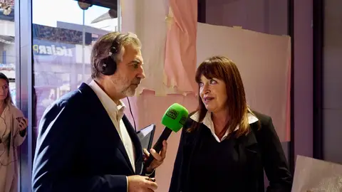 Francis tiene una tienda de ropa en Benetúser y charla con Alsina Francis tiene una tienda de ropa en Benetúser y charla con Alsina/ Tomás Sanjuán