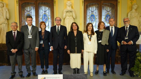 Los defensores del pueblo en España Los defensores del pueblo en España