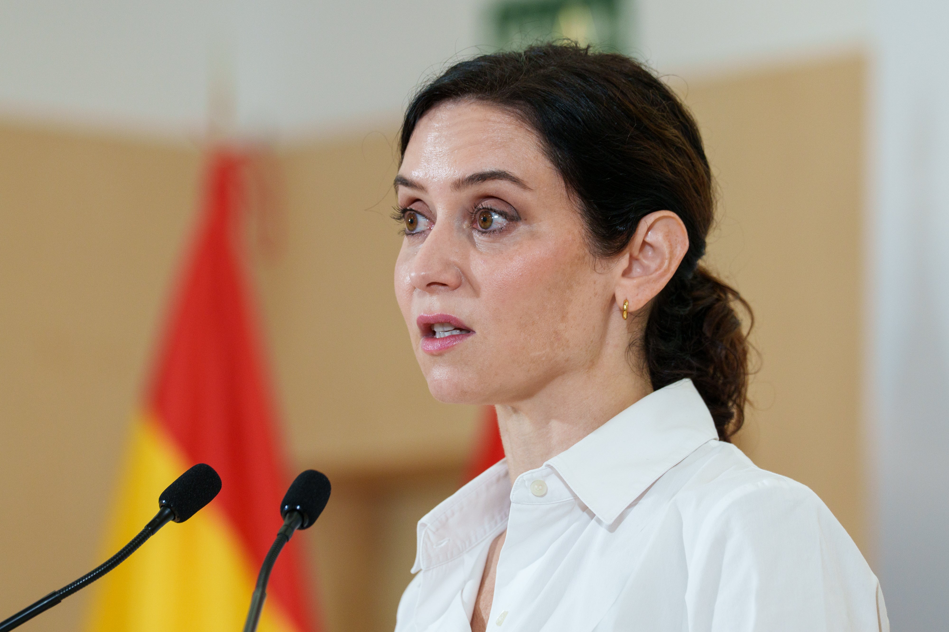 Ayuso carga contra Sánchez por el funeral de la dana de 2024: "El que no estuvo es el galgo de Paiporta" Ayuso carga contra Sánchez por el funeral de la dana de 2024: "El que no estuvo es el galgo de Paiporta"