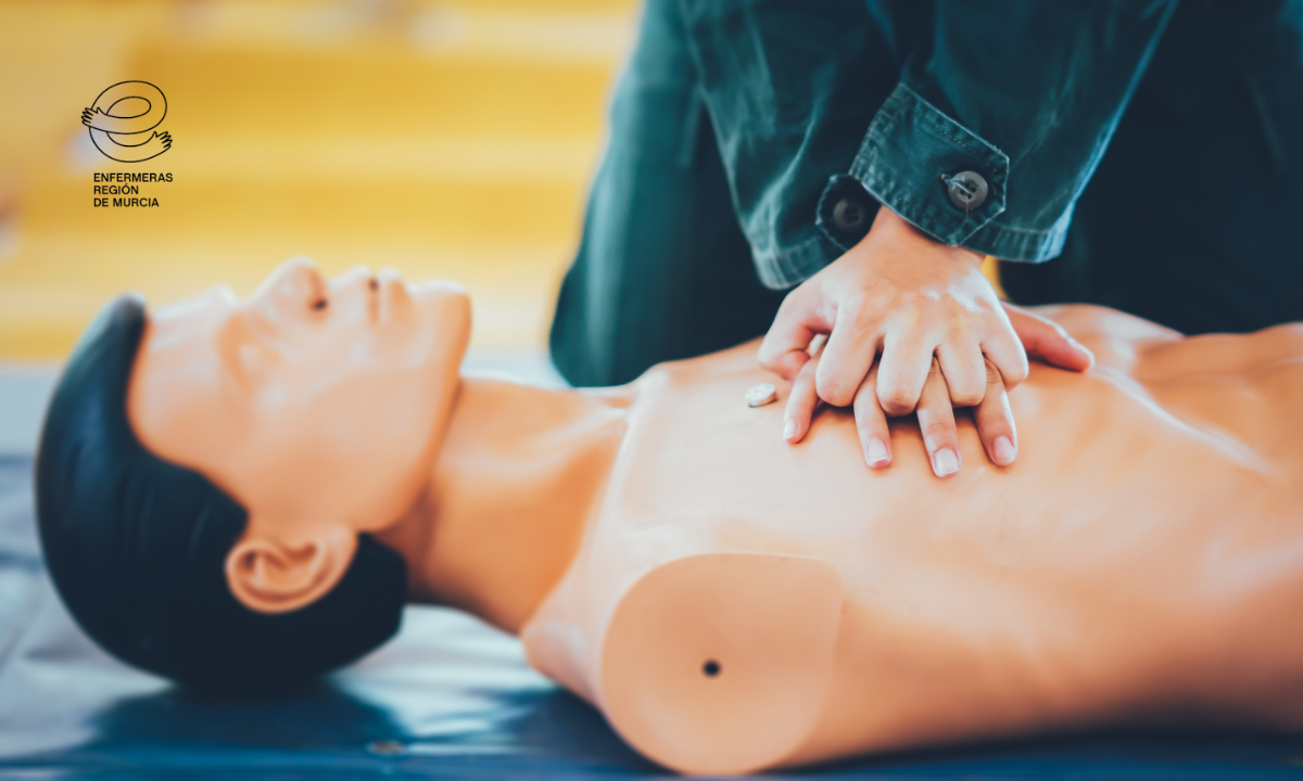 La enfermería del 061 enseña a la ciudadanía a salvar vidas con maniobras de RCP La enfermería del 061 enseña a la ciudadanía a salvar vidas con maniobras de RCP