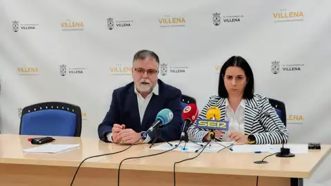 Fulgencio Cerdán, alcalde de Villena, y Maite Gandía, concejala de Deportes. Fulgencio Cerdán, alcalde de Villena, y Maite Gandía, concejala de Deportes.