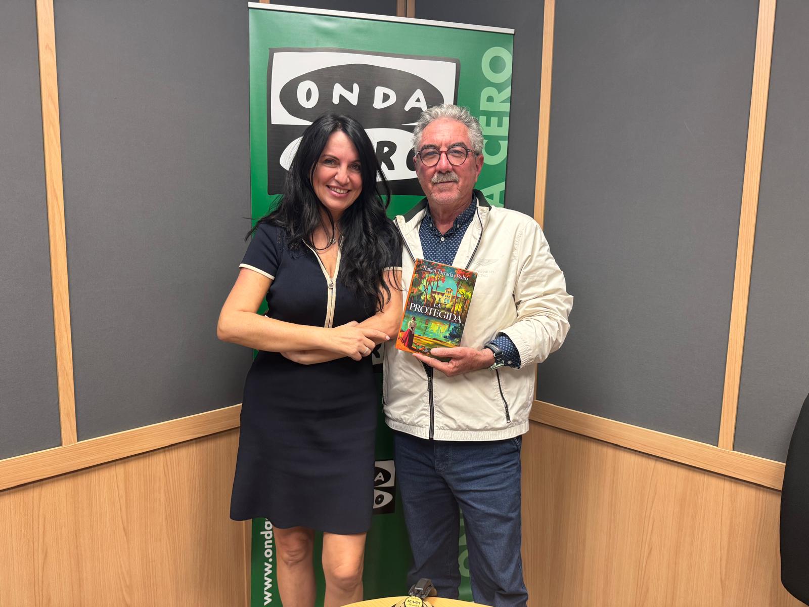 La protegida, de Rafael Tarradas, es el libro recomendado esta semana en Más de uno Alicante La protegida, de Rafael Tarradas, es el libro recomendado esta semana en Más de uno Alicante