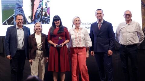 Carola Felip recogiendo el premio