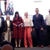 Carola Felip recogiendo el premio