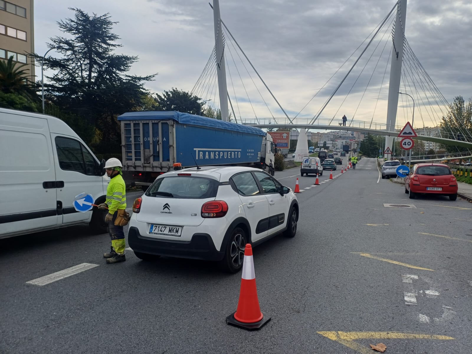Cortado el ramal que une la Avenida de San Cristóbal con Alfonso Molina hasta el próximo jueves a las 13 horas Cortado el ramal que une la Avenida de San Cristóbal con Alfonso Molina hasta el próximo jueves a las 13 horas