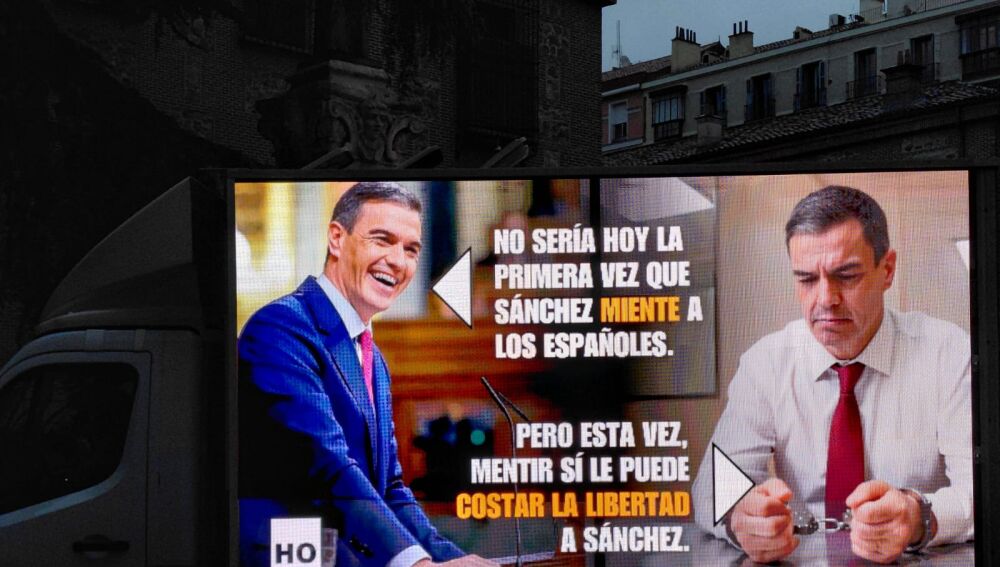 Camión de 'Hazte Oír' frente al Senado