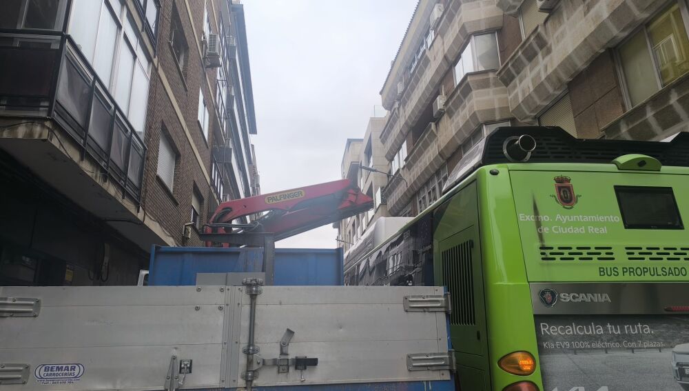 El autobús ha quedado parado en la calle Ruiz Morote