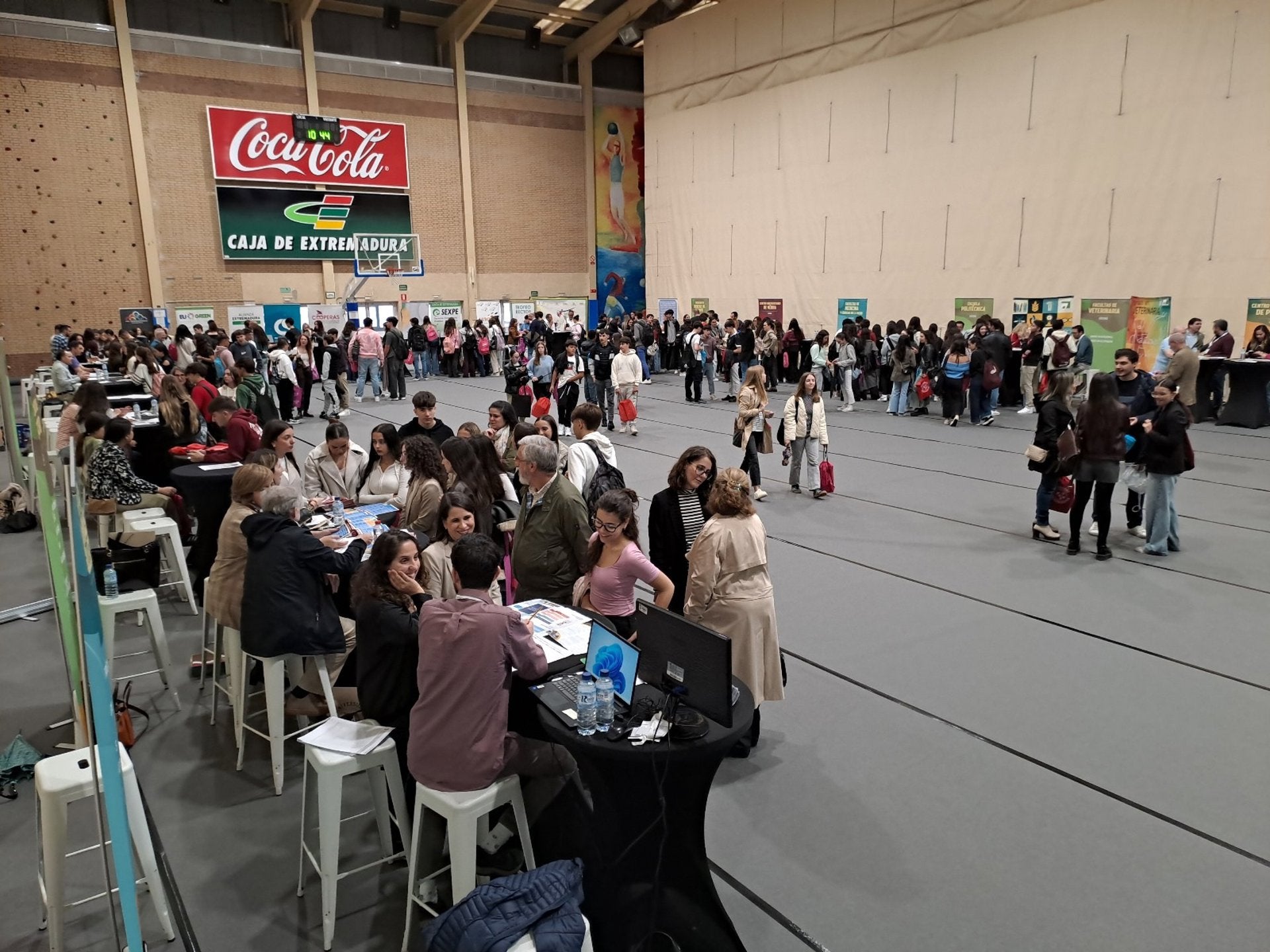 Más de 4.000 estudiantes conocen la oferta de la UEx en la XIV Feria Educativa Más de 4.000 estudiantes conocen la oferta de la UEx en la XIV Feria Educativa