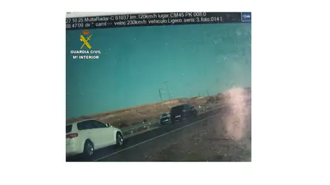 Vehículo que circulaba a 230 km/h Vehículo que circulaba a 230 km/h