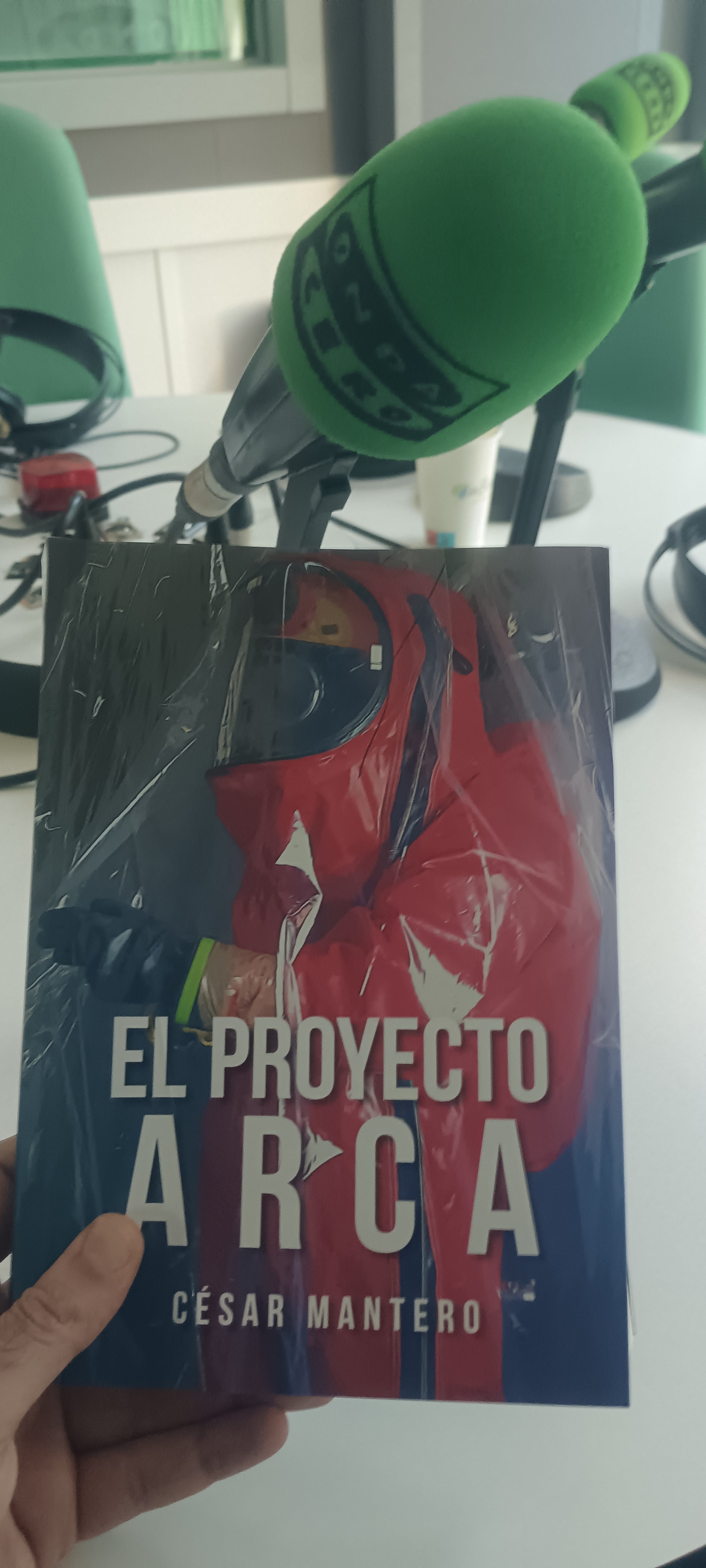 César Mantero presenta 'El Proyecto Arca' en el stand de Berjarte de la Expoberja-Alpujarra César Mantero presenta 'El Proyecto Arca' en el stand de Berjarte de la Expoberja-Alpujarra