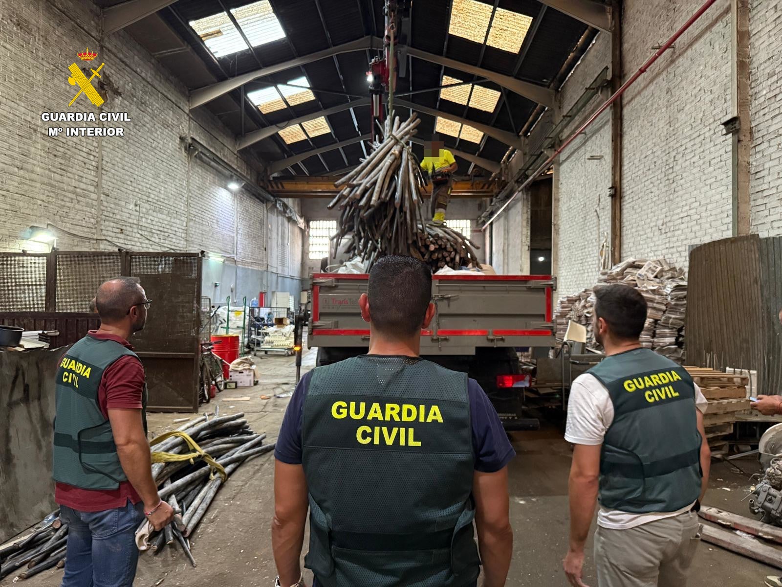 Siete detenidos y 17 investigados en Almussafes y Picassent en una trama de robo y venta de más de 13 toneladas de cobre Siete detenidos y 17 investigados en Almussafes y Picassent en una trama de robo y venta de más de 13 toneladas de cobre