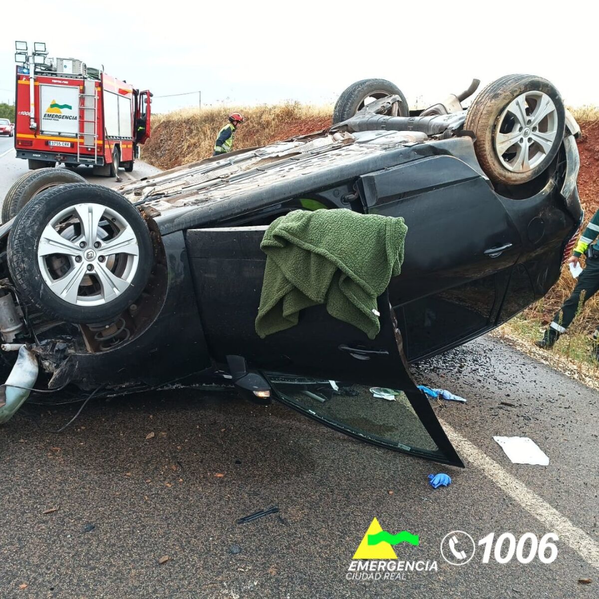Bomberos de Valdepeñas rescatan a una persona que quedó atrapada en su  vehículo tras un accidente | Onda Cero Radio
