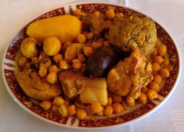 La tradición gastronómica en el Día de Todos los Santos resiste en la Vega Baja entre guisos de olla y postres dulces La tradición gastronómica en el Día de Todos los Santos resiste en la Vega Baja entre guisos de olla y postres dulces