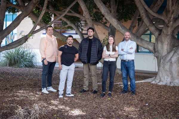 Un equip d'investigació de l'UJI crea una plataforma robòtica amb intel·ligència artificial per a accelerar la transició cap a una indústria sostenible Un equip d'investigació de l'UJI crea una plataforma robòtica amb intel·ligència artificial per a accelerar la transició cap a una indústria sostenible