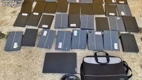 Investigado un vecino de Hornachos por el robo de 46 tablets en un colegio y ventanas de una casa deshabitada Investigado un vecino de Hornachos por el robo de 46 tablets en un colegio y ventanas de una casa deshabitada