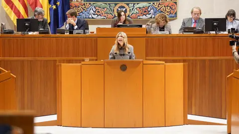 PP y PSOE se enzarzan en las Cortes sobre los autónomos La vicepresidenta, Mar Vaquero, en su comparecencia a petición propia